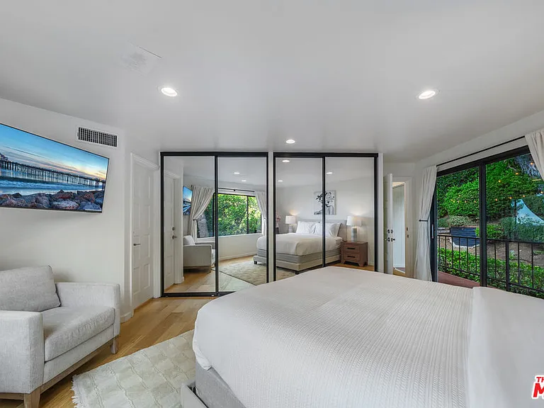 9305 Beverly Crest Dr — Photo 37