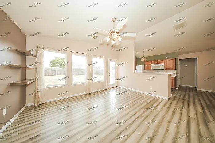 3 bed, 3.0 bath, 1047 sqft, $1,450 — Photo 4