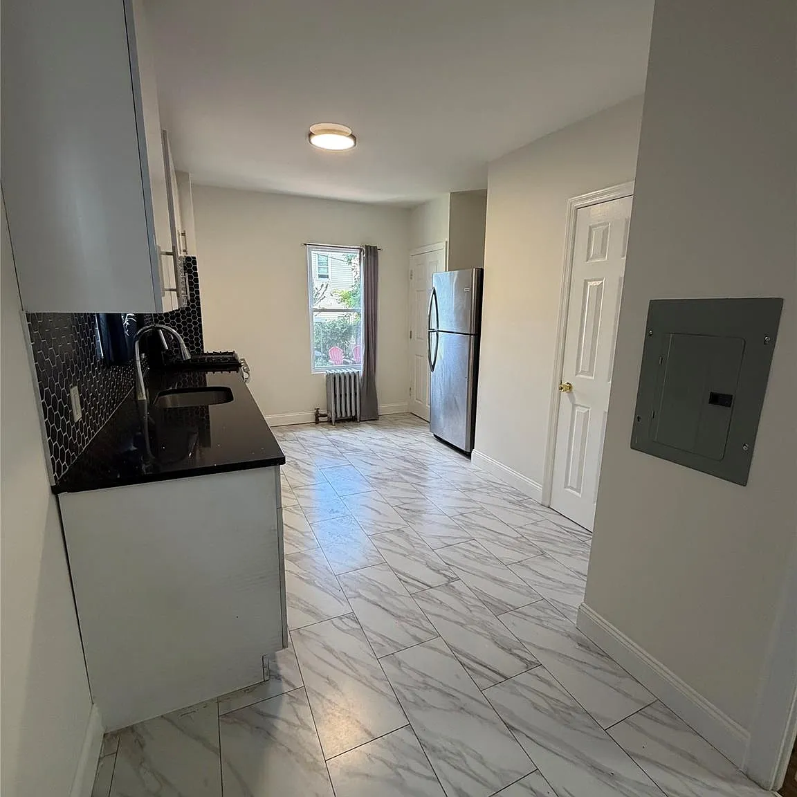 2 bed, 1.0 bath, 1568 sqft, $3,000 — Photo 2