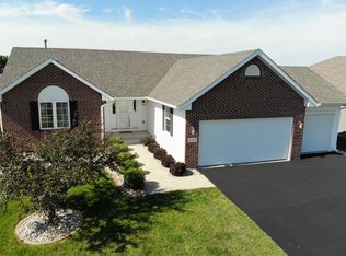 6342 Sunnybrook Ln, Machesney Park, IL 61115