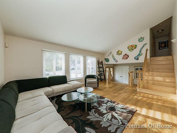 3rd image of 643 E Wilton Ct