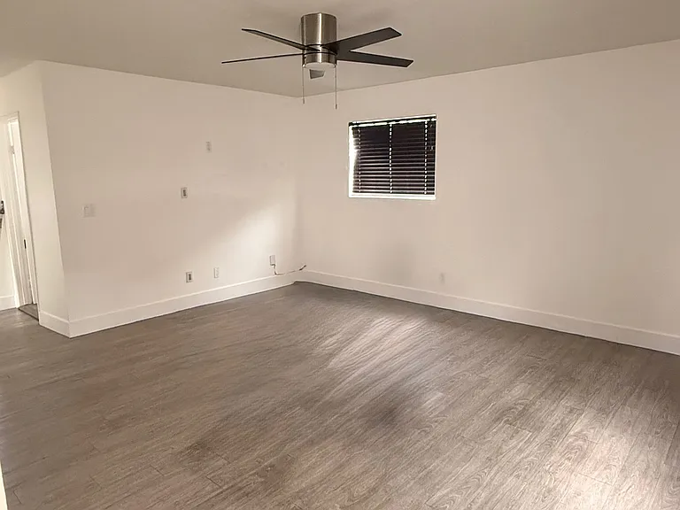 817 N Marianna Ave #1/2 — Photo 2