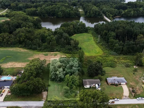 Saturn Dr, Uniontown, OH 44685