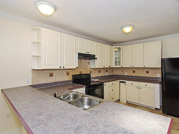 4th image of 11431 English St