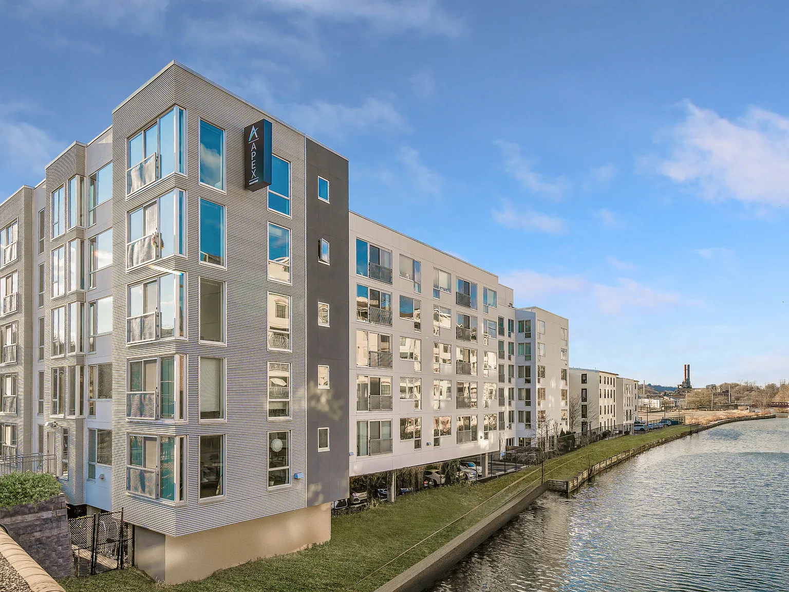 Apex Manayunk — Photo 1