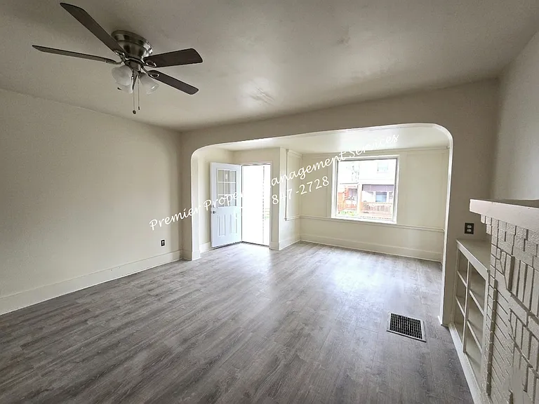 125 N Chestnut St #1/2 — Photo 6