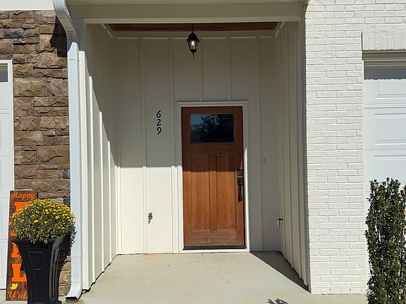 4th image of 629 E 3rd St #629