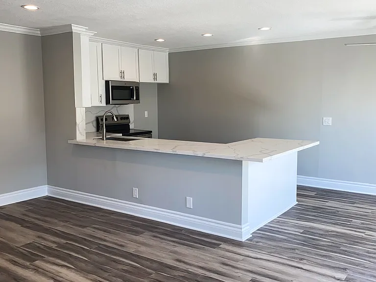 Lunada Bay Apartments — Photo 14