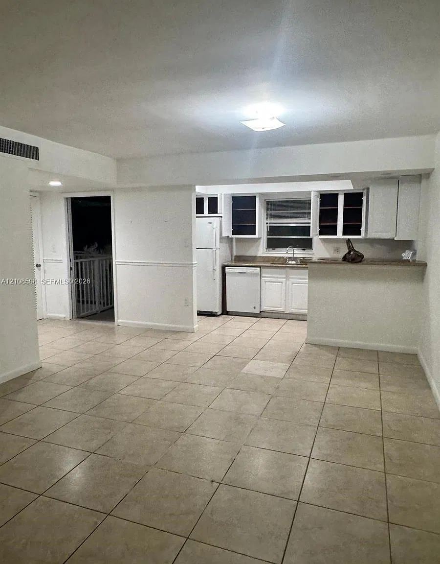 Village At Dadeland Condo — Photo 2