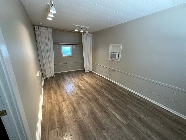 204 S Grand St — Photo 7