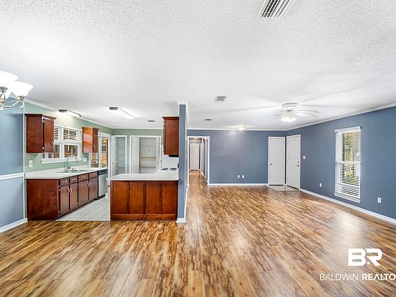 5th image of 103 Ann St
