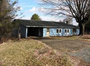 202 Clover St, Galax, VA 24333