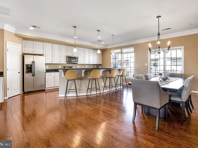 7969 Crescent Park Dr — Photo 5