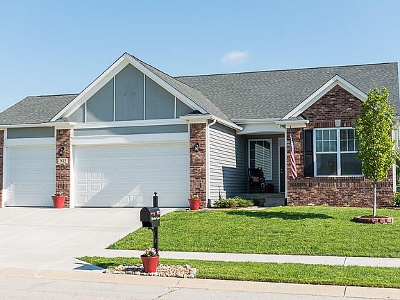 2nd image of 932 Morley Ln