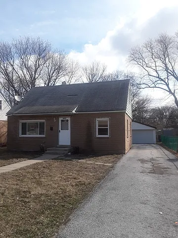16943 Western Ave photo 1
