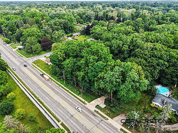 5th image of 2345 Lake Michigan Dr NW