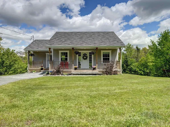60 Elderberry Ln, Halifax, NS B3T 2L4