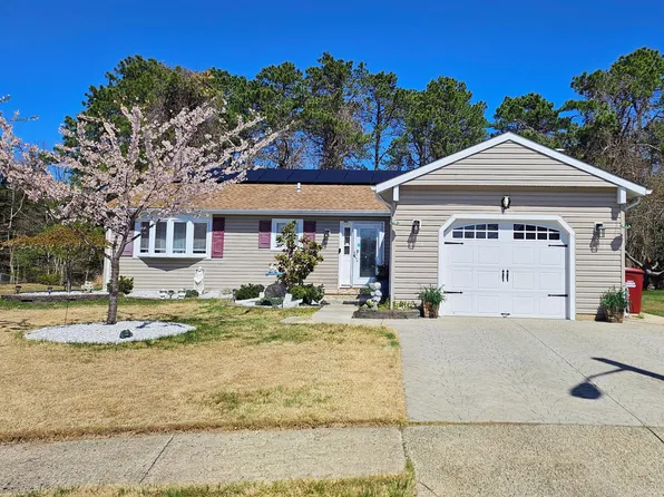 9 Flamingo Way, Toms River, NJ 08757