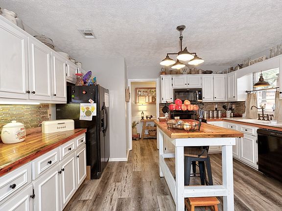 3rd image of 3806 Rockdale Dr