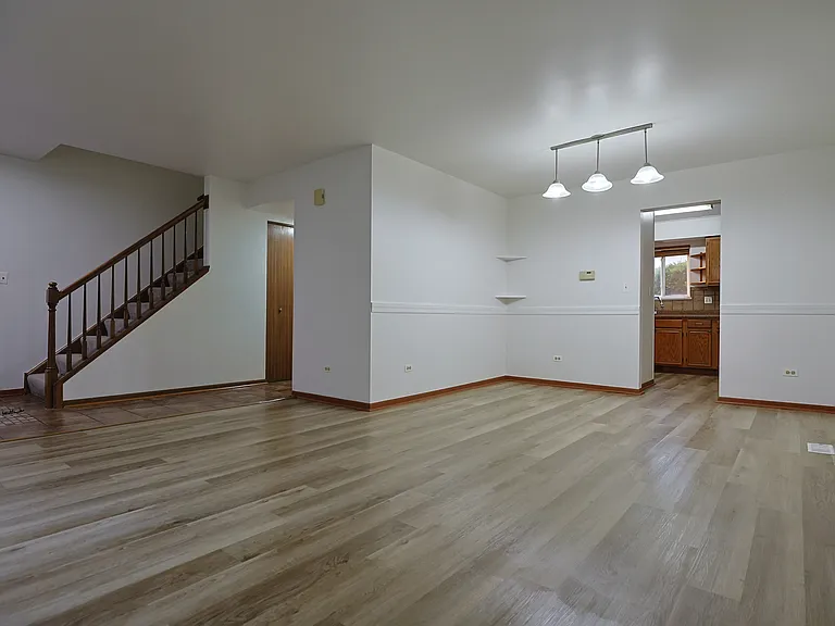 1402 Parkside Dr — Photo 12