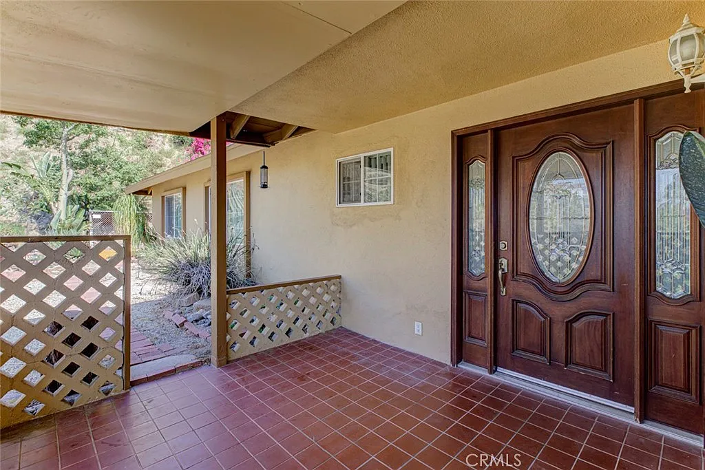 4 bed, 1725 sqft, $5,700 — Photo 2