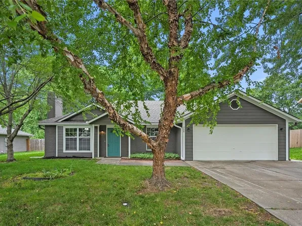 208 Cross Creek Ln, Grain Valley, MO 64029