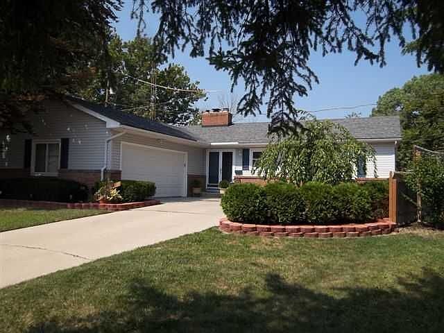 1st image of 124 Rossway Ave