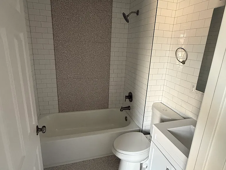 812-814 Bayway #1A — Photo 2