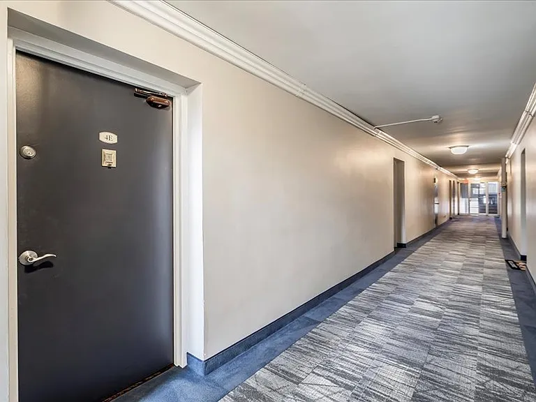 Whitehouse Apartments — Photo 15
