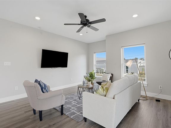 4th image of 503 W 5th St