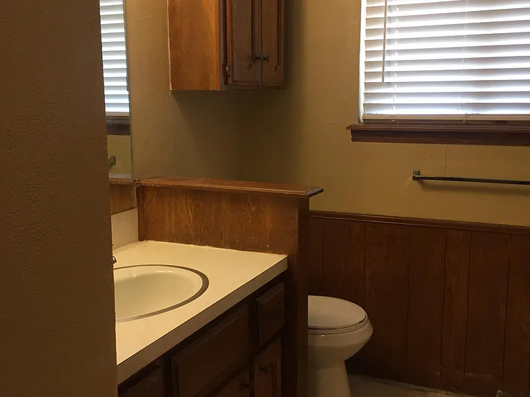 2219 Rogers Cir — Photo 6