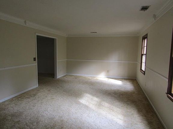 2nd image of 100 Pine Needle Ct
