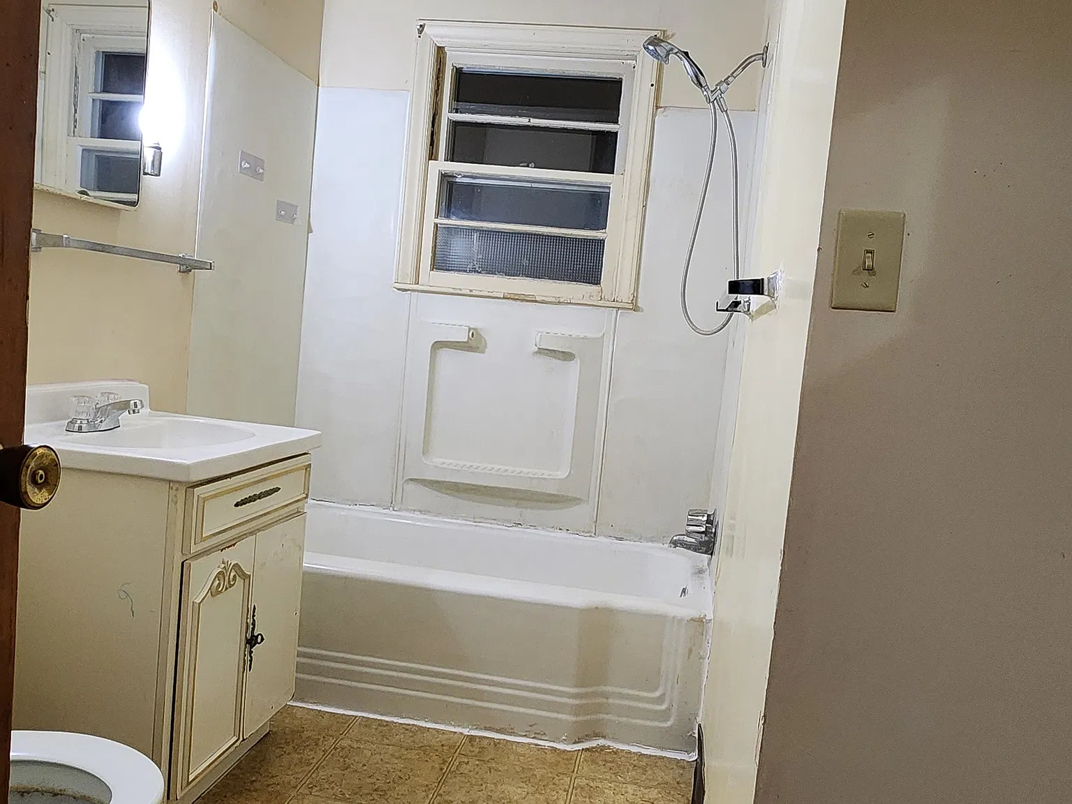 2 bed, 948 sqft, $685 — Photo 2