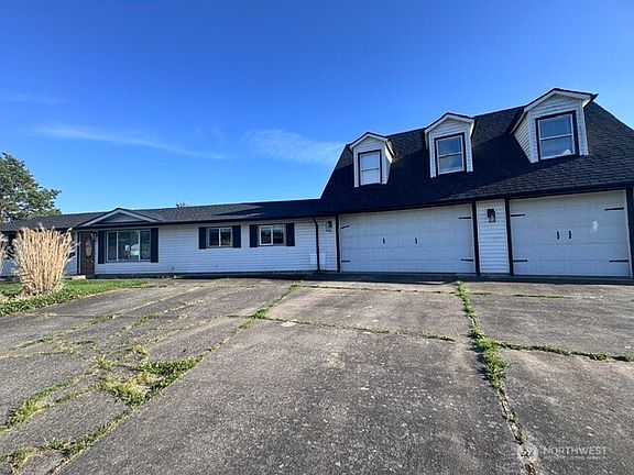 3rd image of 3215 Williams Avenue