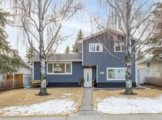 123 NW Sackville Dr SW, Calgary, AB T2W 0W4