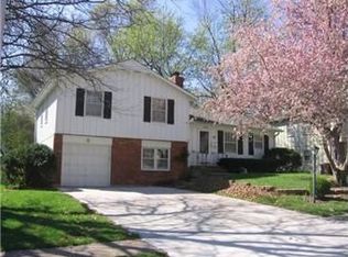 7609 W 98th St, Overland Park, KS 66212