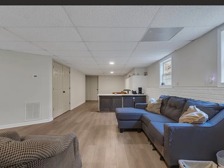 61 Brenda Ct — Photo 26