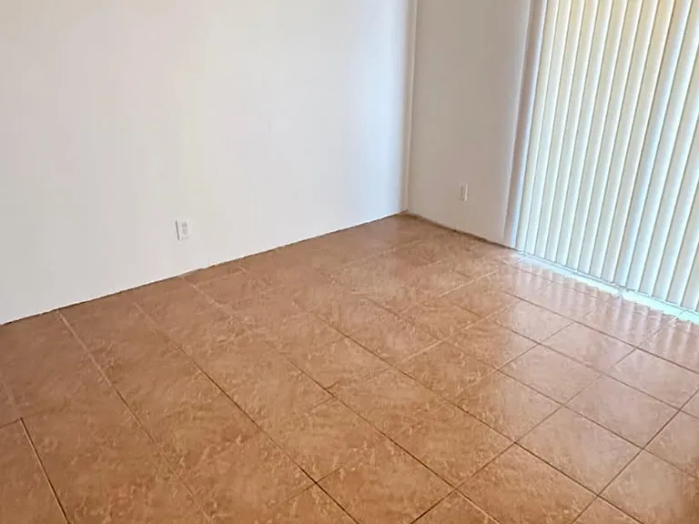 3313 E Blacklidge Dr #1 — Photo 7