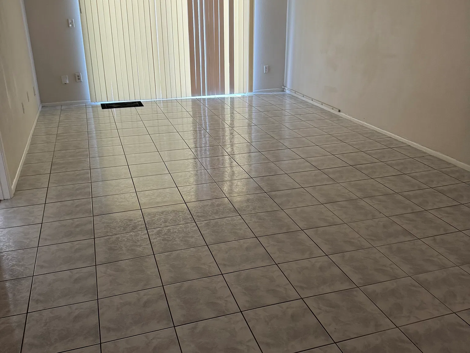 3 bed, 2.5 bath, 1436 sqft, $2,200 — Photo 2