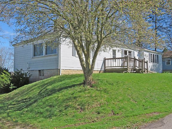 2nd image of 823 Lake Dr #5