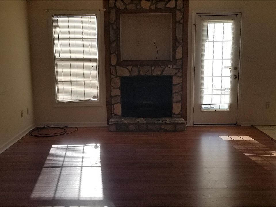 2nd image of 3215 Winesap Rd