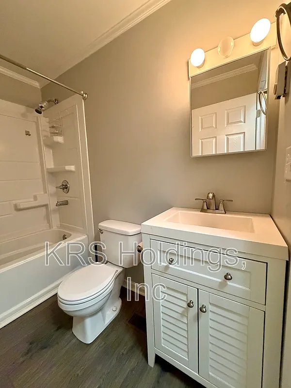 3 bed, 2.0 bath, 1824 sqft, $2,100 — Photo 4