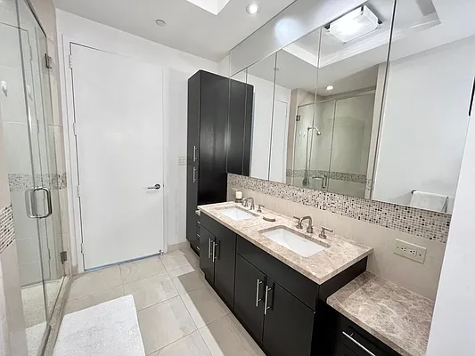 Rented by VRE | media 13