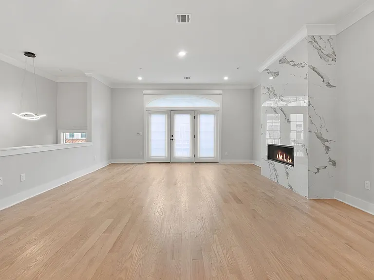 105 Brandon Ct — Photo 13