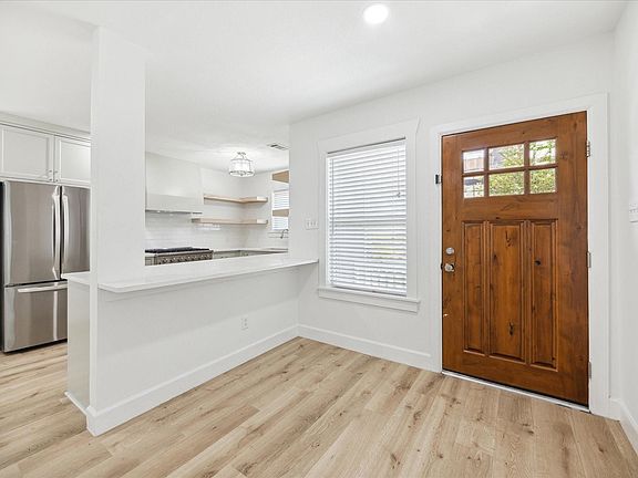 3rd image of 1419 Laird St