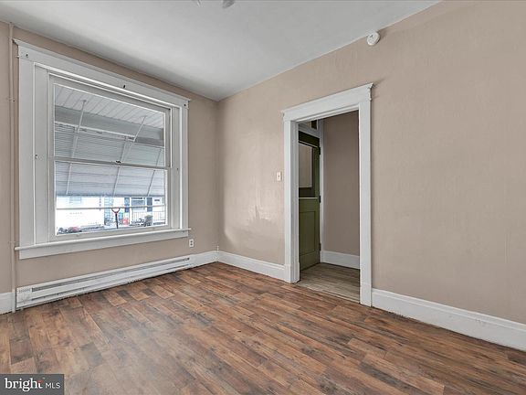 4th image of 608 Fairview St