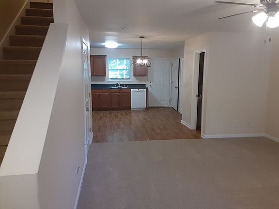 View to dining area and kitchen