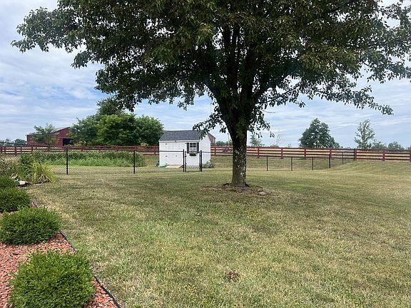 5th image of 172 Shady Oaks Dr