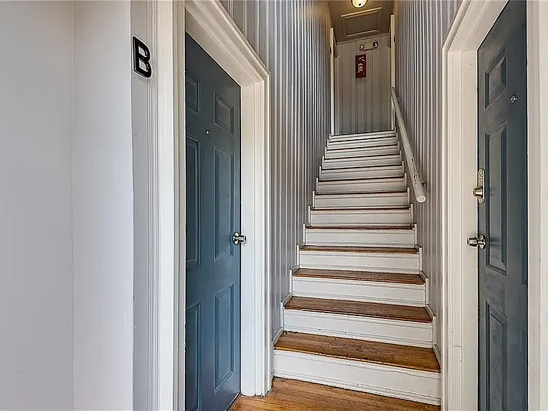 706 Charles Allen Dr NE #B — Photo 3