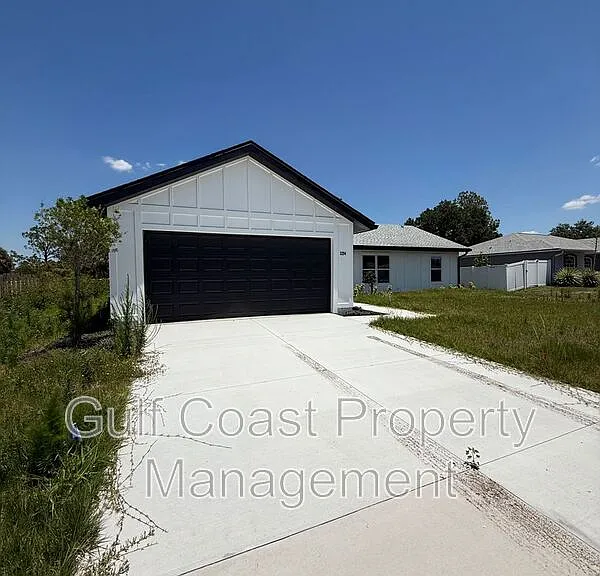3294 W Price Blvd — Photo 2